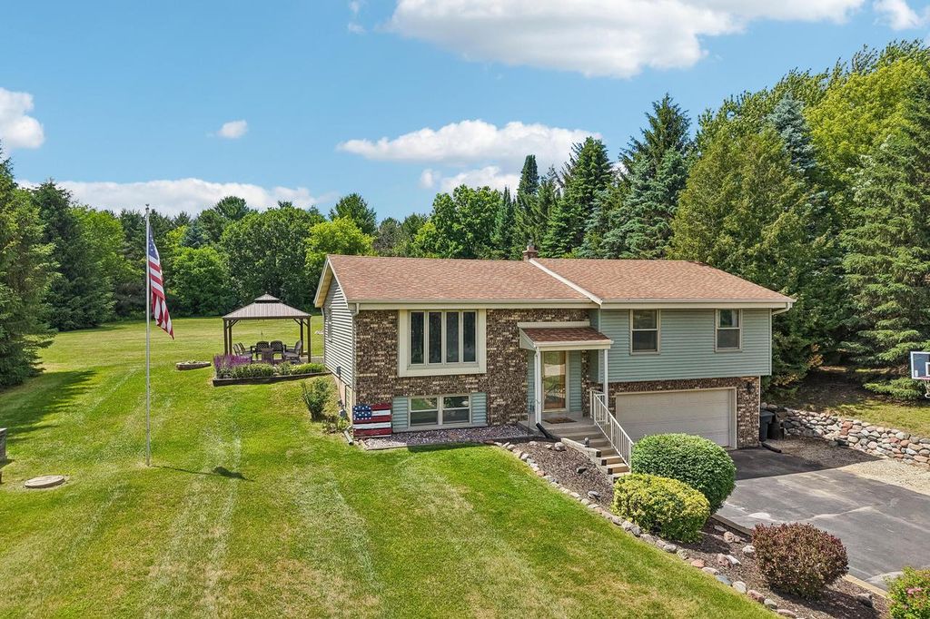 S86W31341 Meyer DRIVE, Mukwonago, WI 53149
