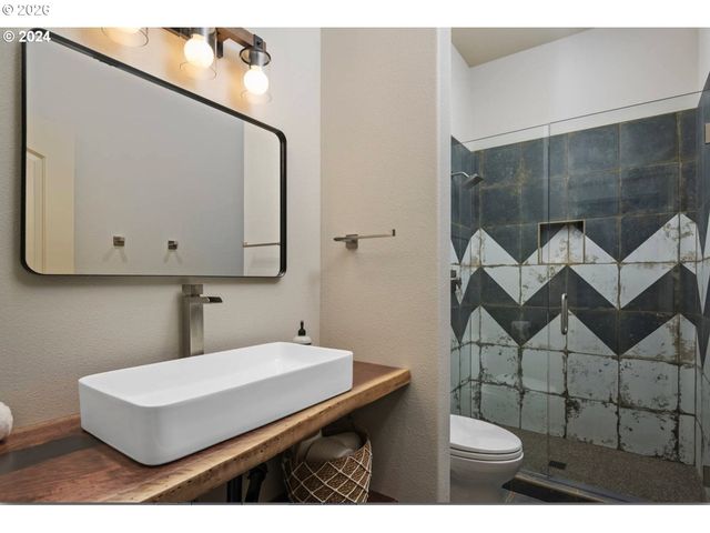 24300 Ne Dayton Ave, Newberg, OR 97132