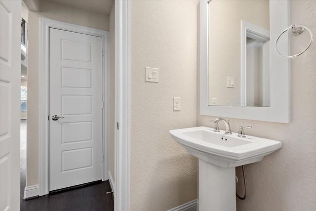 35 N Wheatleigh Drive, Tomball, TX 77375