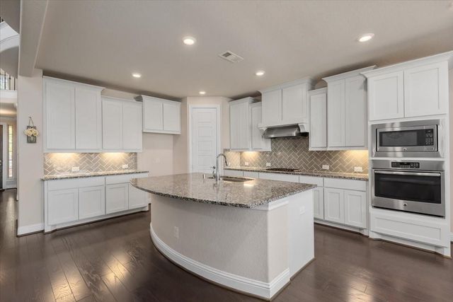 35 N Wheatleigh Drive, Tomball, TX 77375