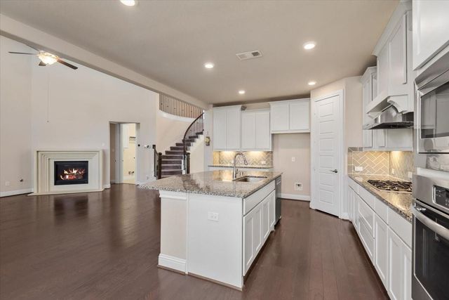 35 N Wheatleigh Drive, Tomball, TX 77375