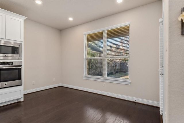 35 N Wheatleigh Drive, Tomball, TX 77375