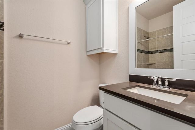 35 N Wheatleigh Drive, Tomball, TX 77375