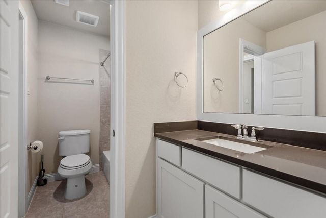 35 N Wheatleigh Drive, Tomball, TX 77375