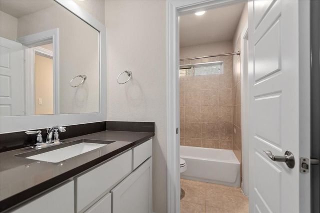 35 N Wheatleigh Drive, Tomball, TX 77375