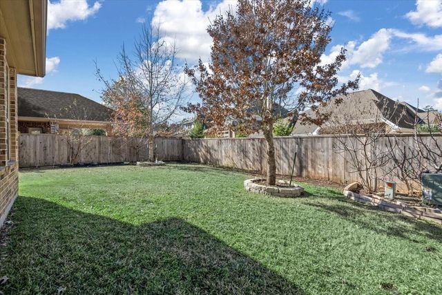 35 N Wheatleigh Drive, Tomball, TX 77375