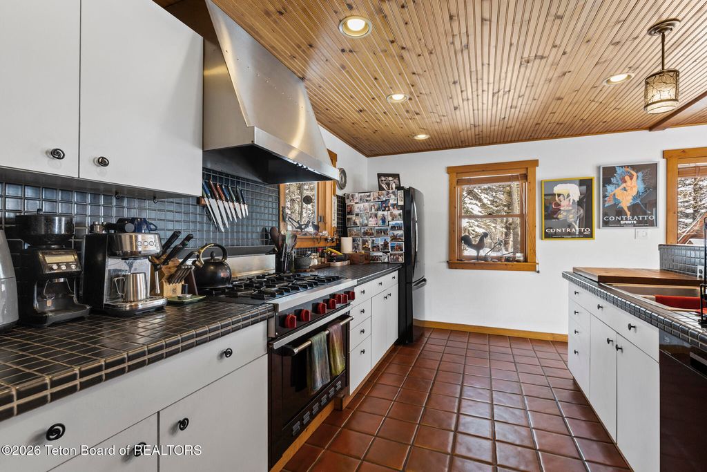 6815 W PAINTBRUSH Trail, Wilson, WY 83014 photo 16