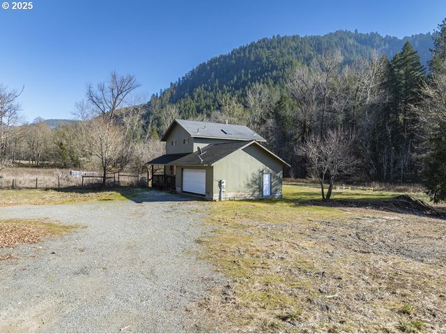 1285 N FRONTAGE Rd, Wolf Creek, OR 97497
