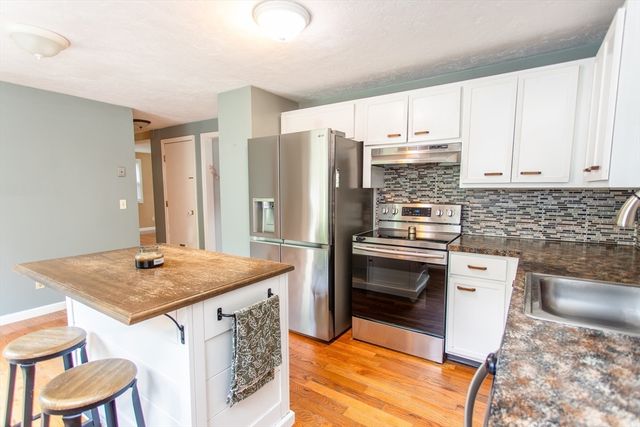 64 Dorothy Dr, Plymouth, MA 02360