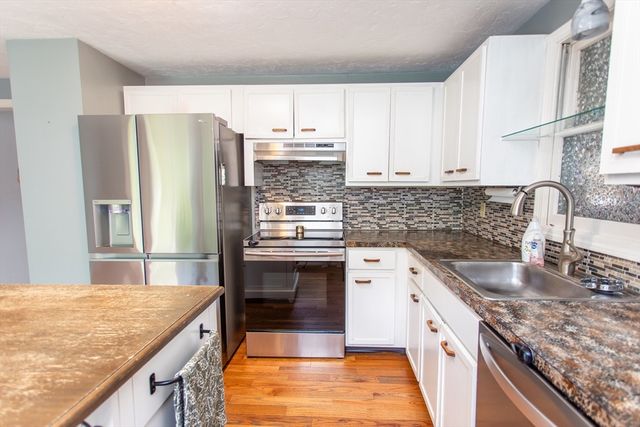 64 Dorothy Dr, Plymouth, MA 02360