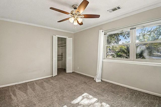 915 Merriman Court, Friendswood, TX 77546