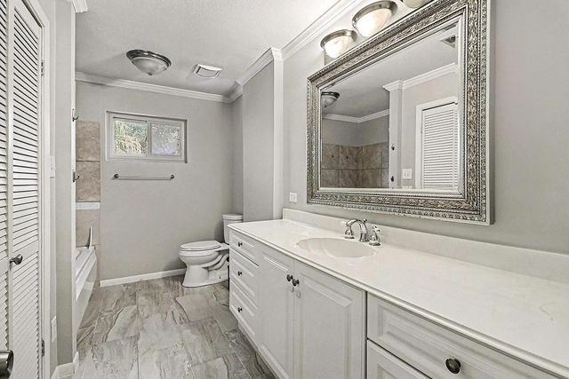 915 Merriman Court, Friendswood, TX 77546