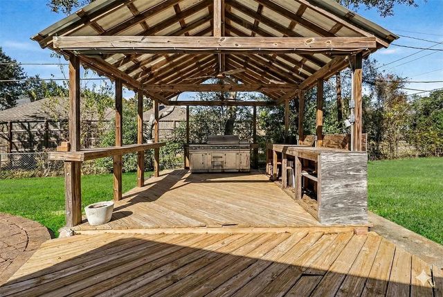 915 Merriman Court, Friendswood, TX 77546