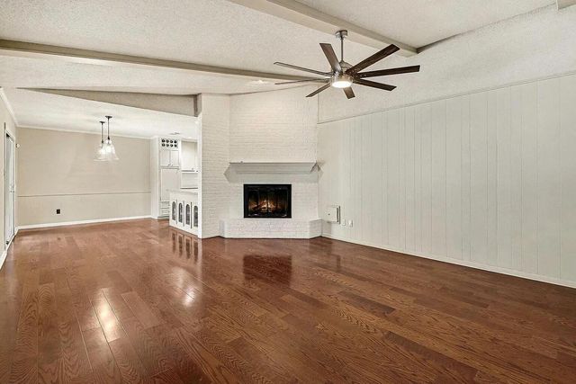 915 Merriman Court, Friendswood, TX 77546