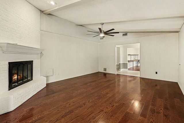 915 Merriman Court, Friendswood, TX 77546