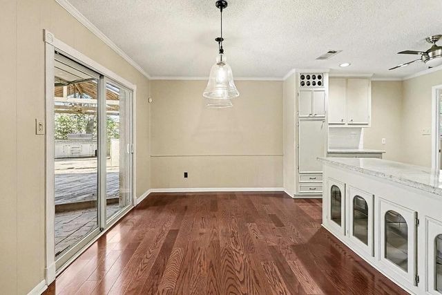 915 Merriman Court, Friendswood, TX 77546