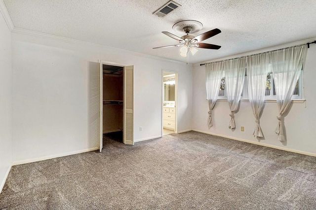 915 Merriman Court, Friendswood, TX 77546