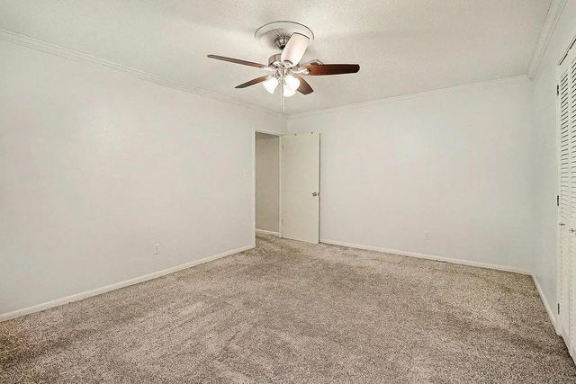 915 Merriman Court, Friendswood, TX 77546