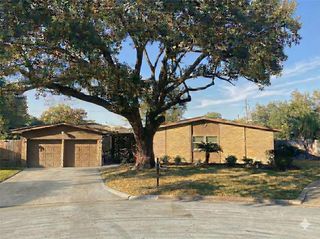915 Merriman Court, Friendswood, TX 77546