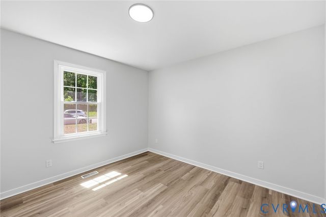 15707 Roland View Dr, Chester, VA 23831