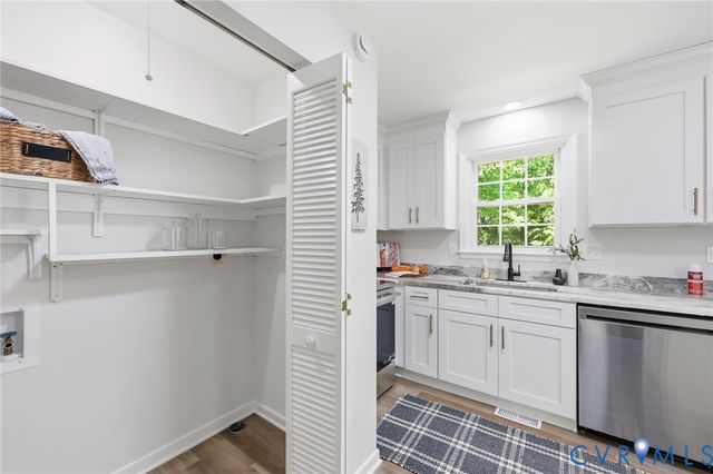 15707 Roland View Dr, Chester, VA 23831