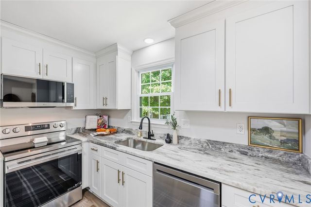 15707 Roland View Dr, Chester, VA 23831