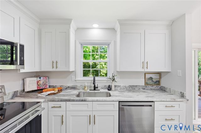 15707 Roland View Dr, Chester, VA 23831