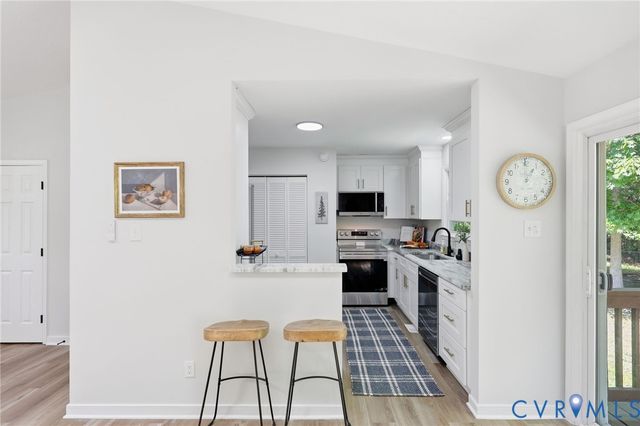 15707 Roland View Dr, Chester, VA 23831