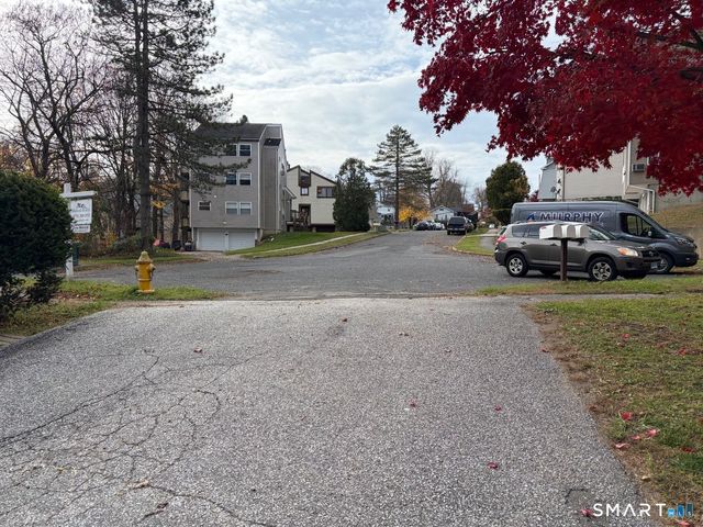 8 Ann Drive APT B, Danbury, CT 06810