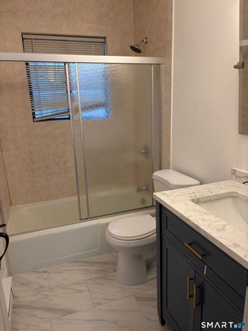 8 Ann Drive APT B, Danbury, CT 06810