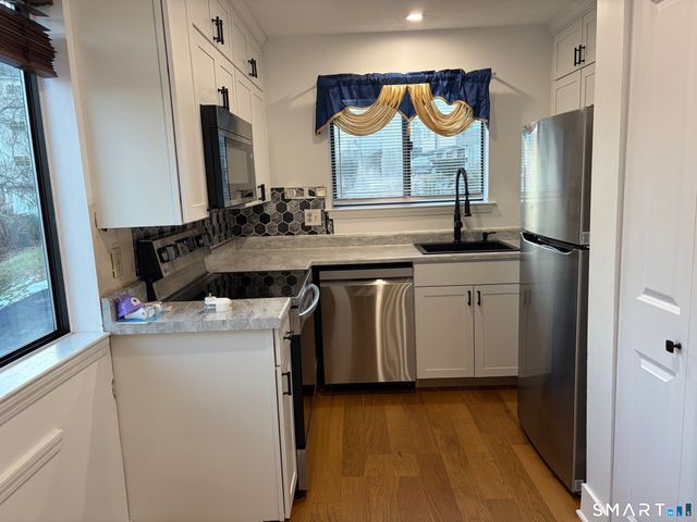 8 Ann Drive APT B, Danbury, CT 06810