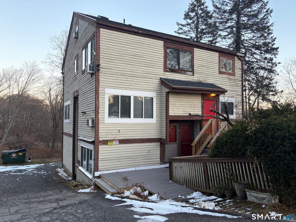 8 Ann Drive APT B, Danbury, CT 06810