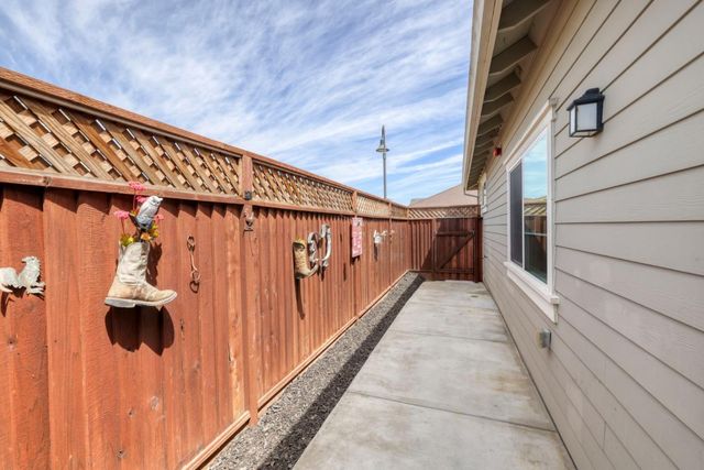 915 Rogge Road, Salinas, CA 93906