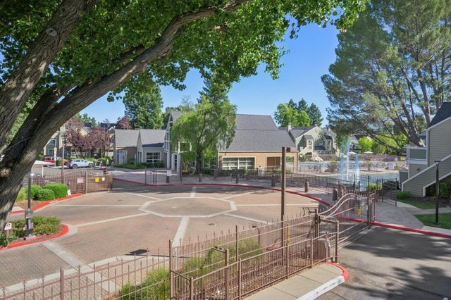 160 Reflections Drive 24, San Ramon, CA 94583