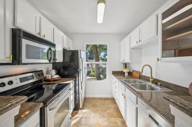 160 Reflections Drive 24, San Ramon, CA 94583