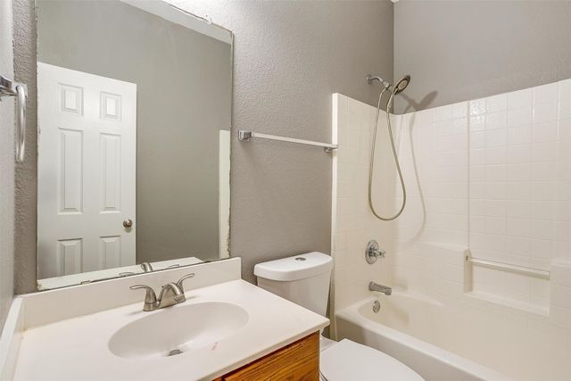 812 Walnut Street, Burleson, TX 76028