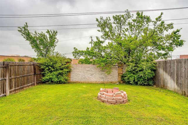 812 Walnut Street, Burleson, TX 76028