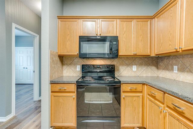 812 Walnut Street, Burleson, TX 76028