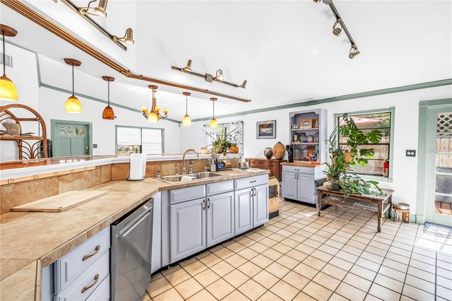 216 16TH AVENUE SE, St Petersburg, FL 33701