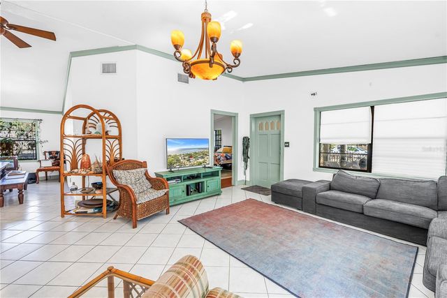 216 16TH AVENUE SE, St Petersburg, FL 33701