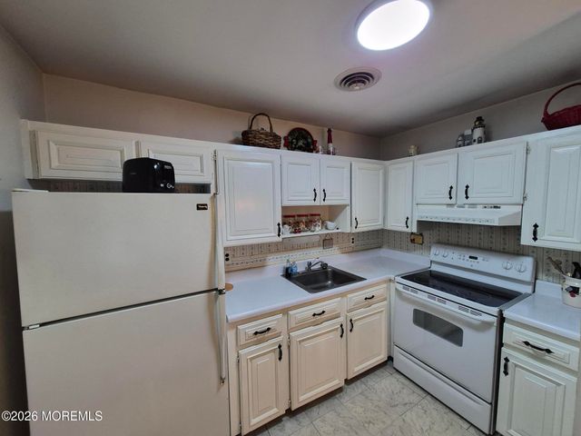 43 Maine Avenue B, Whiting, NJ 08759