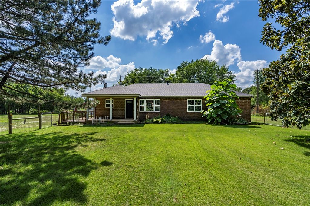 13433 Jenkins Corner Road, Gravette, AR 72736