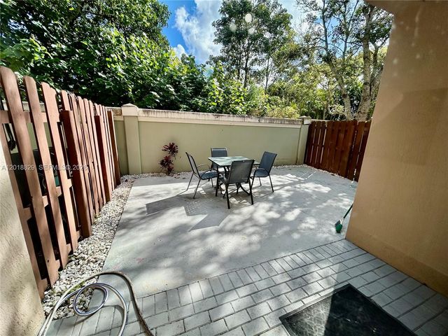 607 NE 35th Ave 607, Homestead, FL 33033