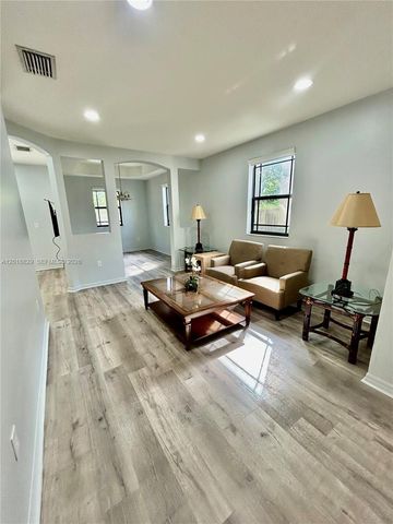 607 NE 35th Ave 607, Homestead, FL 33033