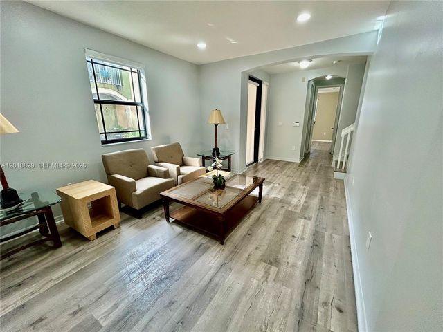 607 NE 35th Ave 607, Homestead, FL 33033