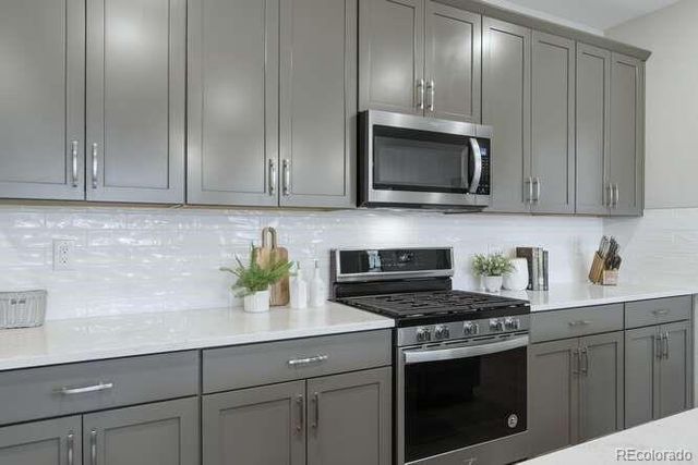 1925 Canyonpoint Lane, Castle Pines, CO 80108