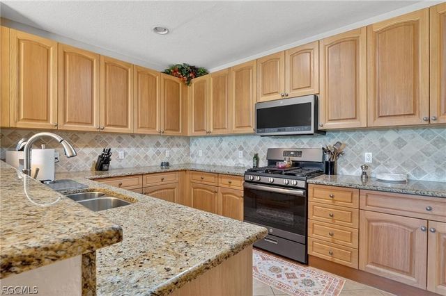 3735 Montreux LN 4, Naples, FL 34114