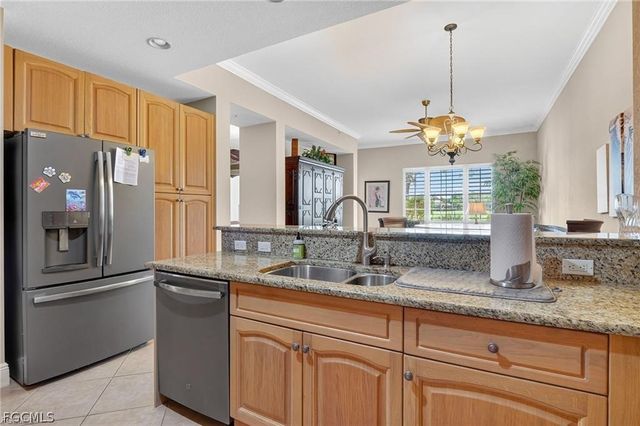 3735 Montreux LN 4, Naples, FL 34114