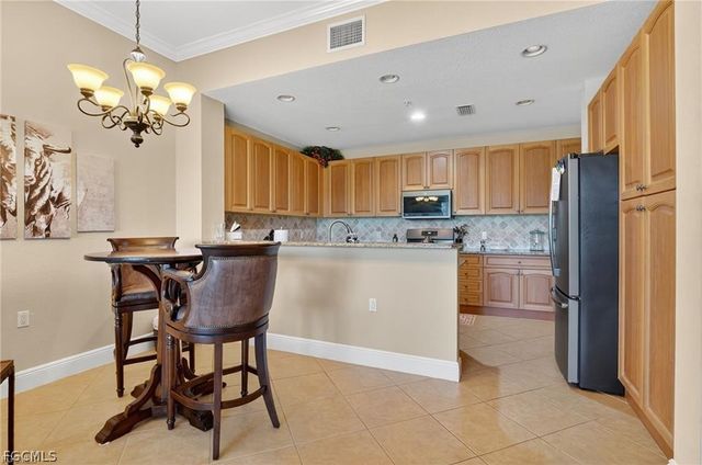 3735 Montreux LN 4, Naples, FL 34114