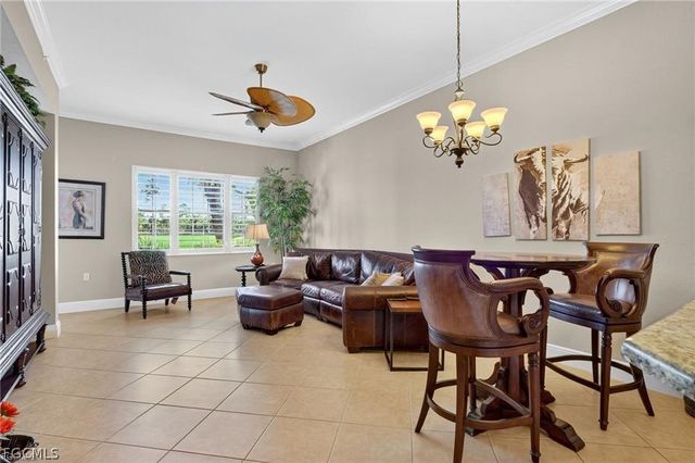 3735 Montreux LN 4, Naples, FL 34114